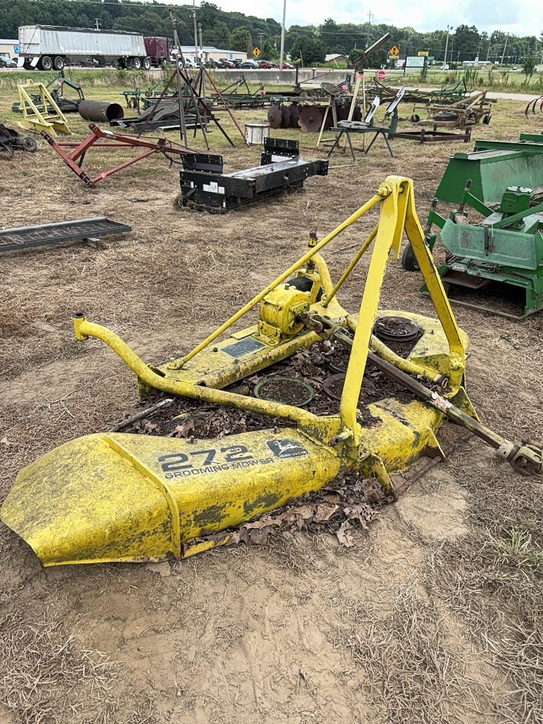 Image of John Deere 272 Image 1