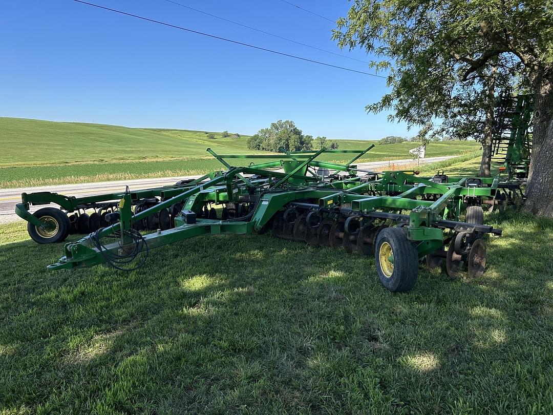 Image of John Deere 2720 Primary image