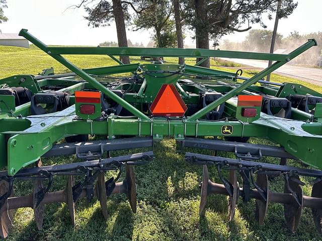 Image of John Deere 2720 equipment image 4