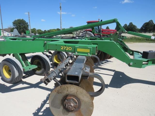Image of John Deere 2720 equipment image 2