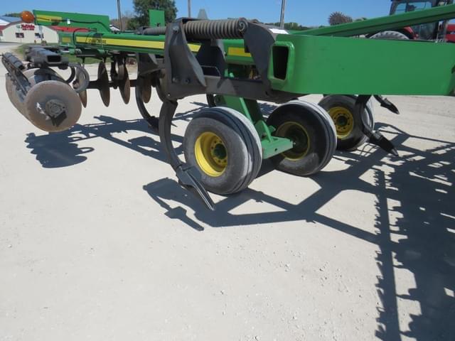Image of John Deere 2720 equipment image 3