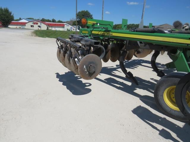Image of John Deere 2720 equipment image 4