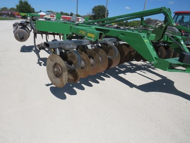 Image of John Deere 2720 equipment image 1