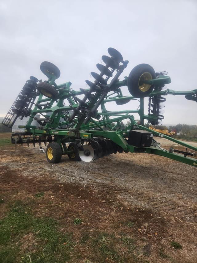 Image of John Deere 2720 equipment image 1