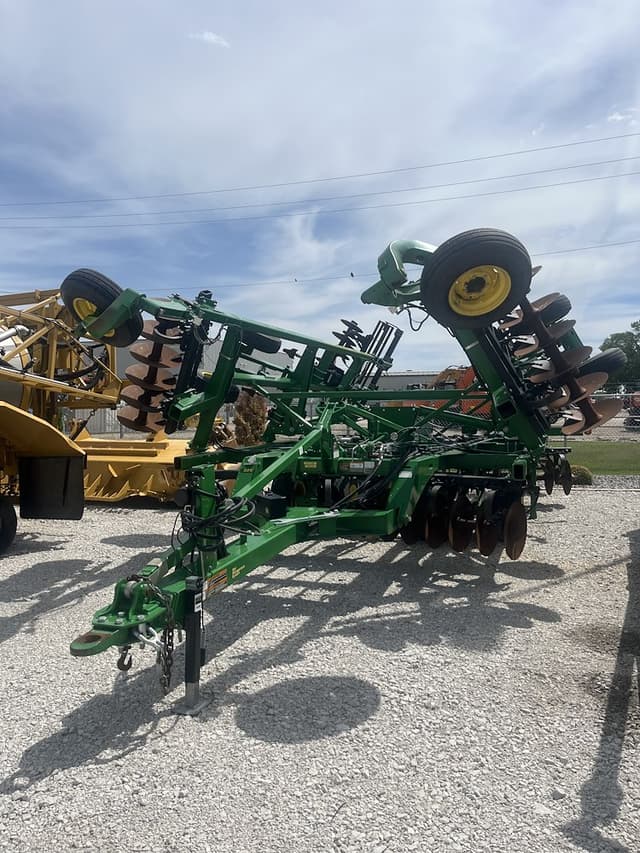 Image of John Deere 2720 equipment image 1