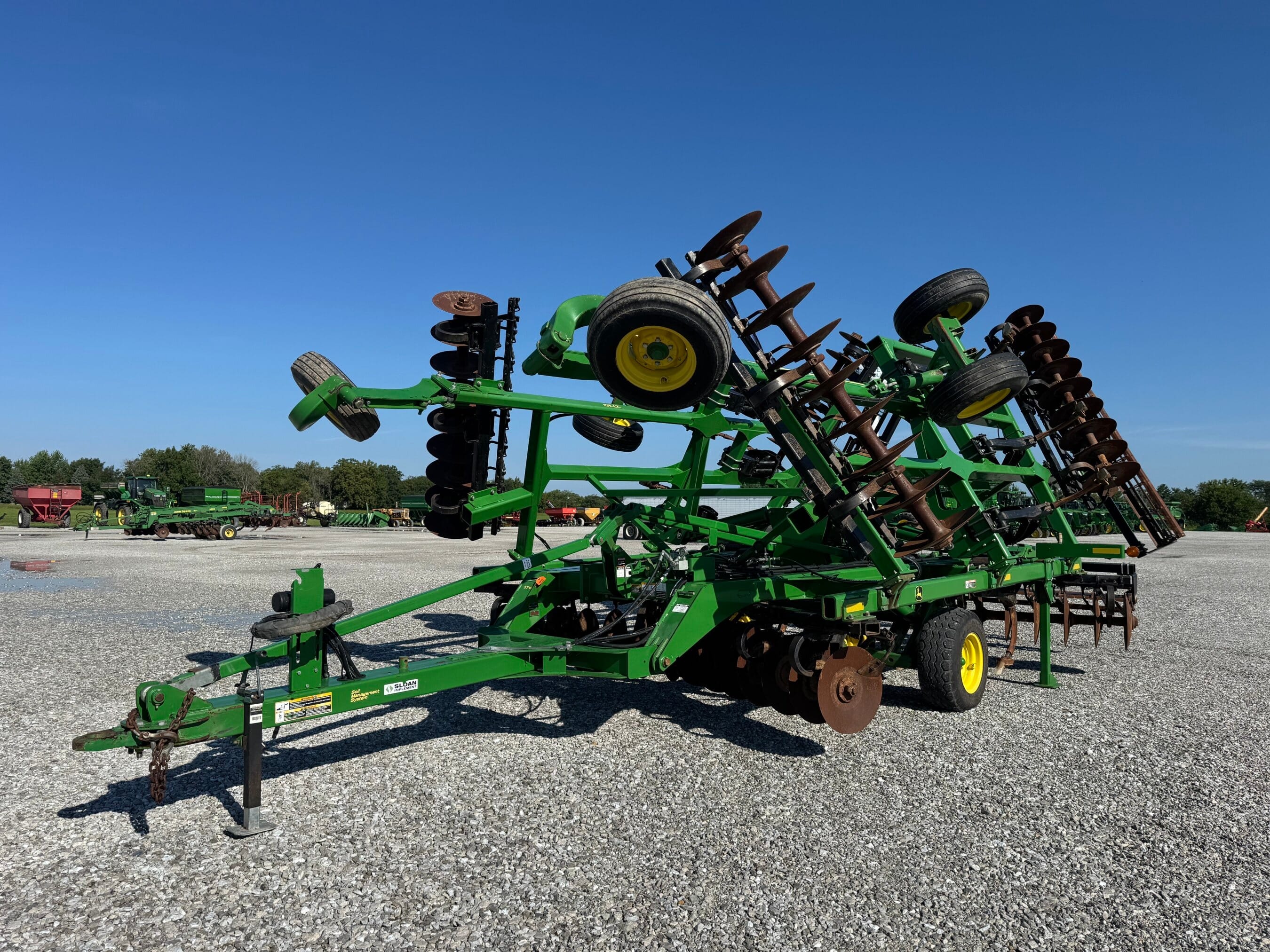 John Deere 2720 Equipment Image0