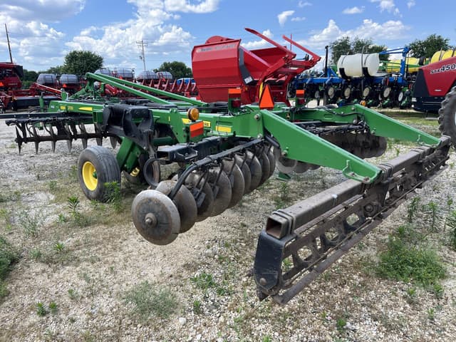 Image of John Deere 2720 equipment image 4