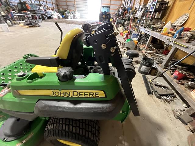 Image of John Deere Z720A equipment image 4