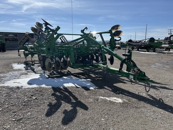 Image of John Deere 2730 equipment image 1