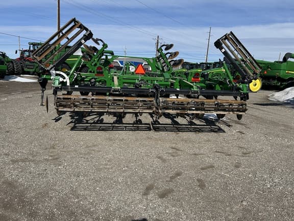 Image of John Deere 2730 equipment image 4