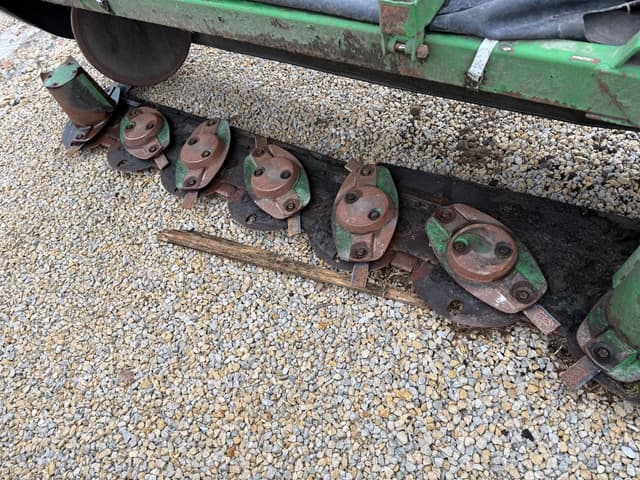 Image of John Deere 275 equipment image 4