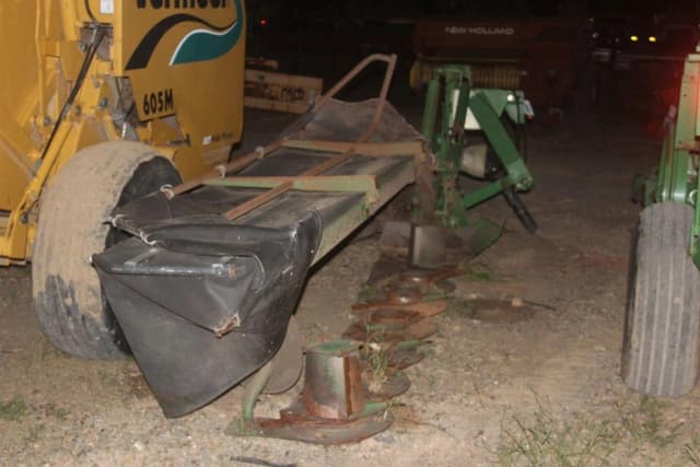 Image of John Deere 275 equipment image 2