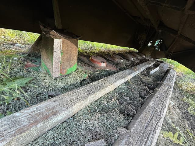 Image of John Deere 275 equipment image 4