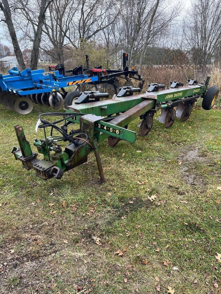 John Deere 2800 Equipment Image0