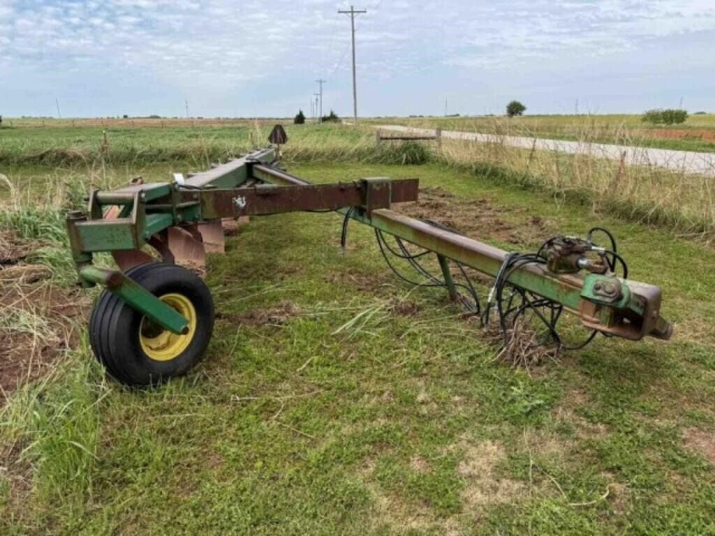 John Deere 2800 Equipment Image0