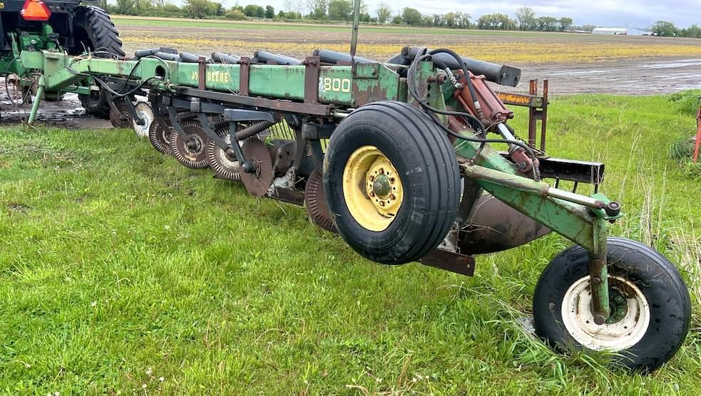 Image of John Deere 2800 Image 1