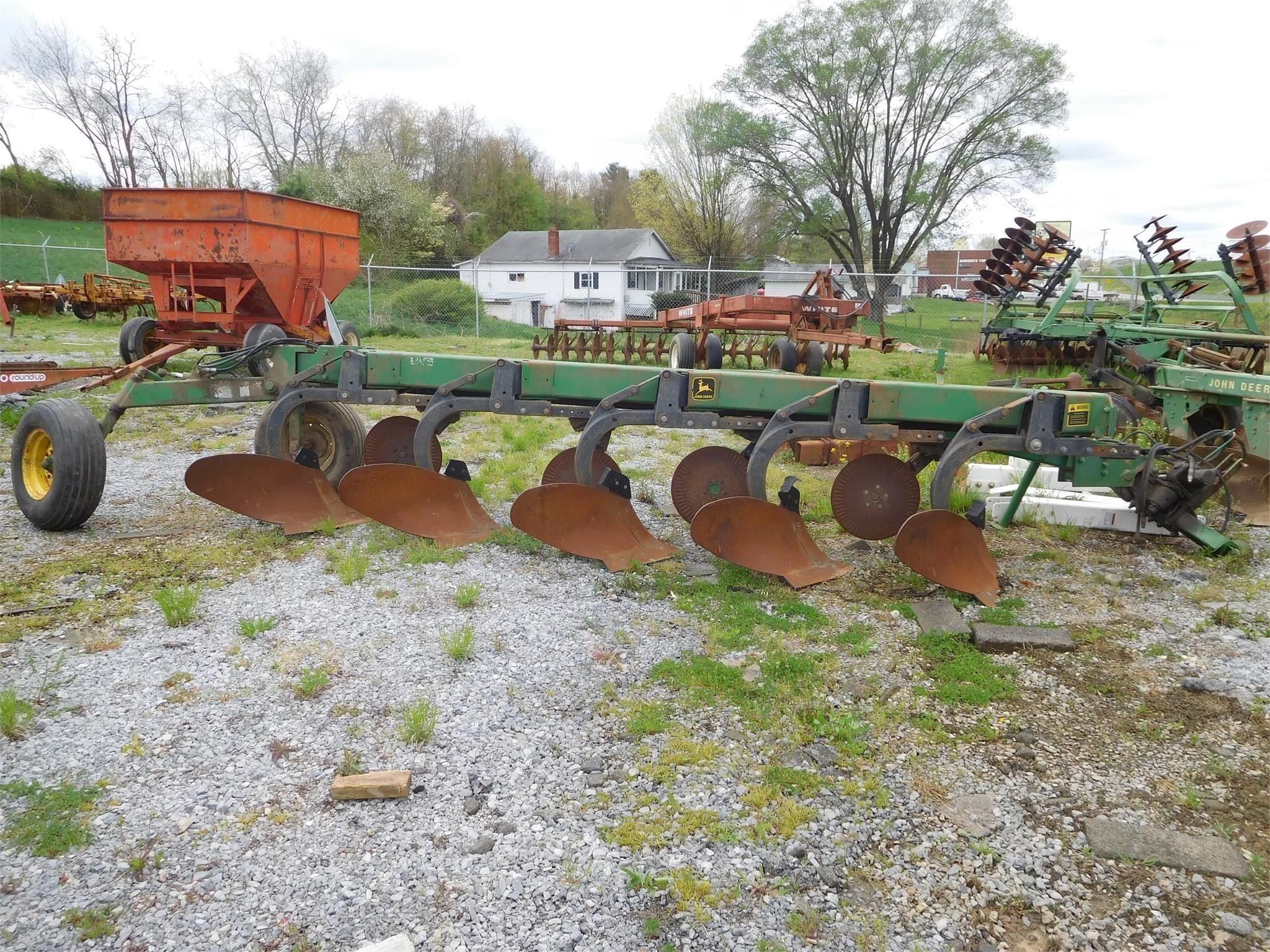 John Deere 2800 Equipment Image0