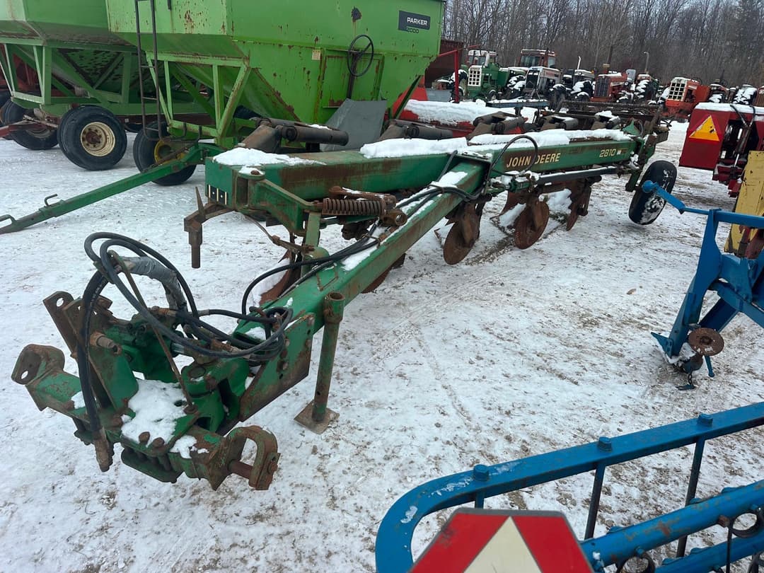 Image of John Deere 2810 Image 0