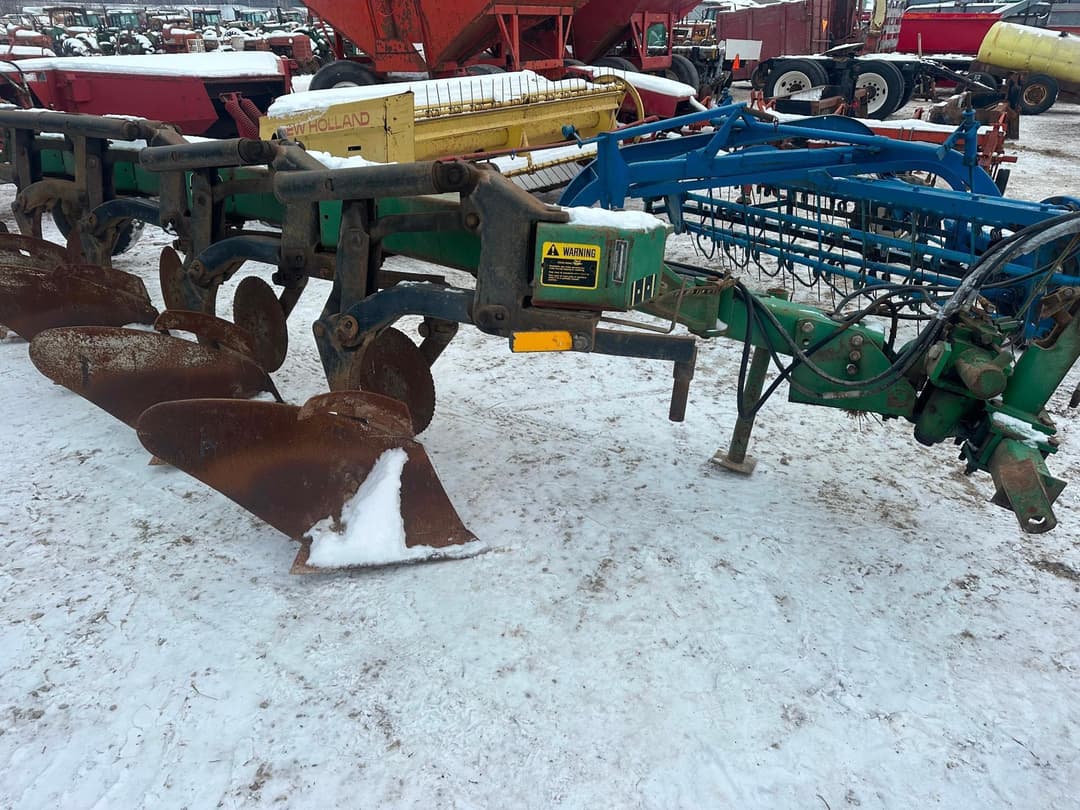 Image of John Deere 2810 Image 1