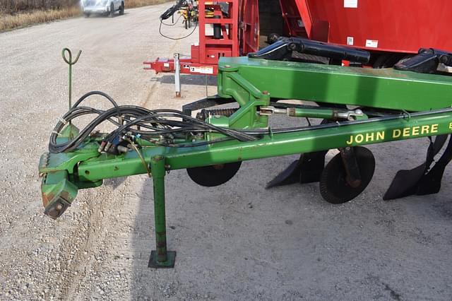 Image of John Deere 2810 equipment image 3