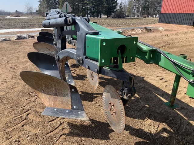 Image of John Deere 2810 equipment image 2