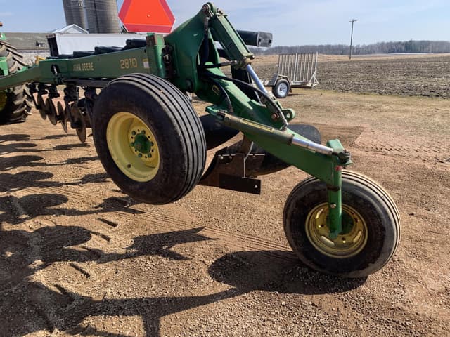 Image of John Deere 2810 equipment image 4