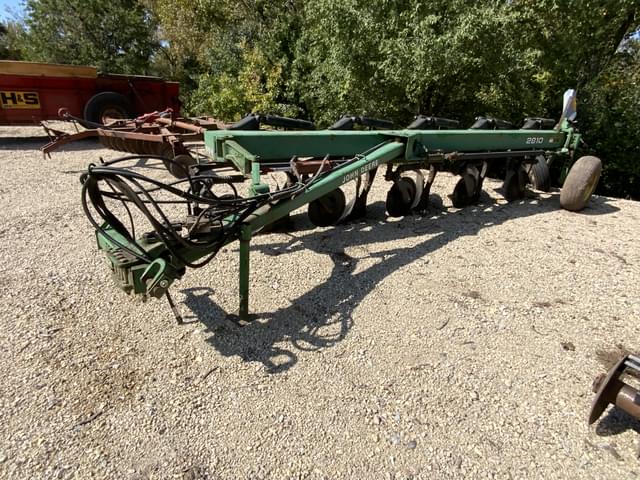 Image of John Deere 2810 equipment image 3
