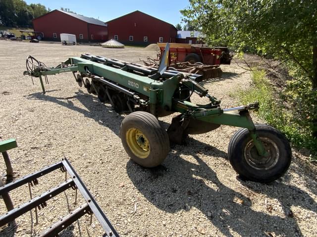Image of John Deere 2810 equipment image 2