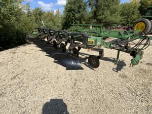 John Deere 2810 Image