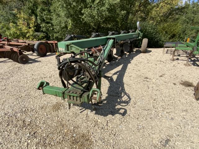 Image of John Deere 2810 equipment image 1