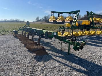 Main image John Deere 2810