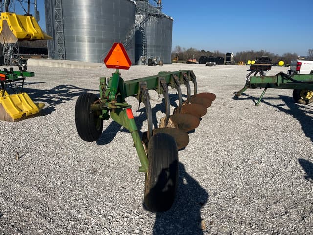 Image of John Deere 2810 equipment image 2