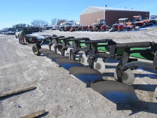 Image of John Deere 2810 equipment image 2