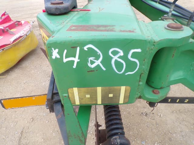 Image of John Deere 2810 equipment image 1