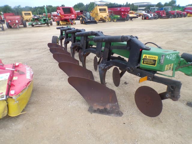 Image of John Deere 2810 equipment image 2