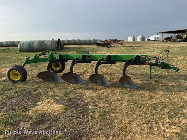 Image of John Deere 2810 equipment image 3