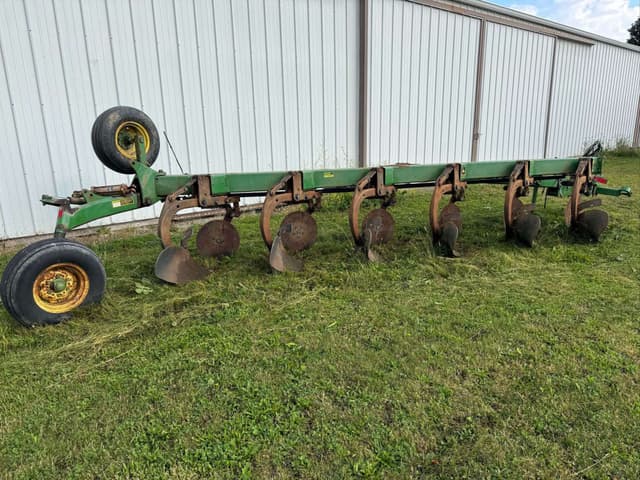 Image of John Deere 2810 equipment image 4