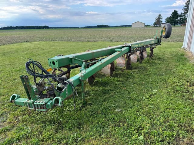 Image of John Deere 2810 equipment image 1