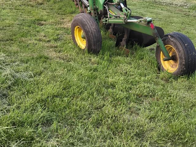 Image of John Deere 2810 equipment image 4