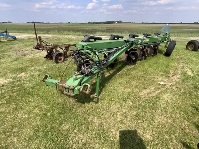 Image of John Deere 2810 equipment image 1