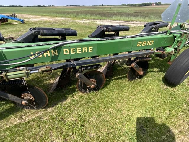Image of John Deere 2810 equipment image 2
