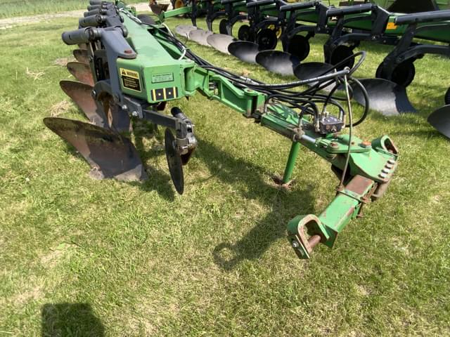 Image of John Deere 2810 equipment image 4