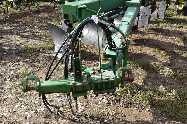 Image of John Deere 2810 equipment image 3