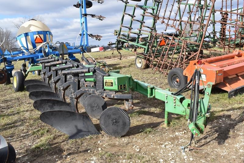 Main image John Deere 2810