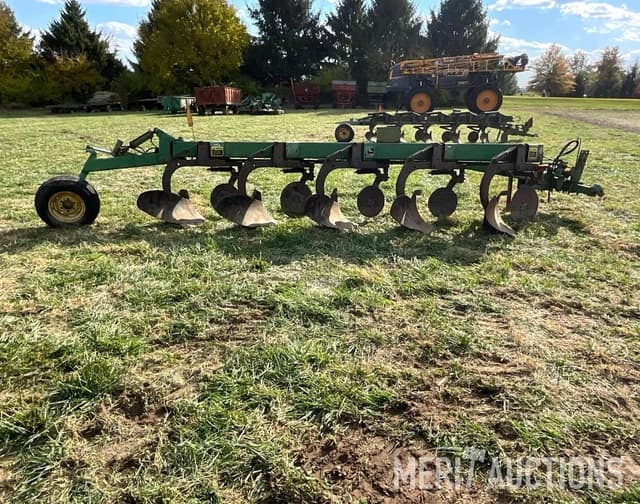 Image of John Deere 2810 equipment image 3