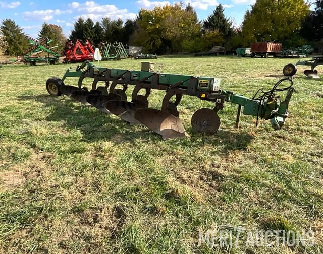Image of John Deere 2810 equipment image 4