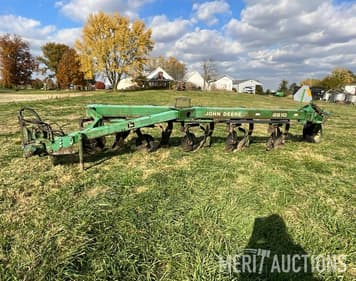 Main image John Deere 2810