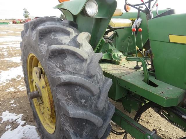 Image of John Deere 2840 equipment image 3