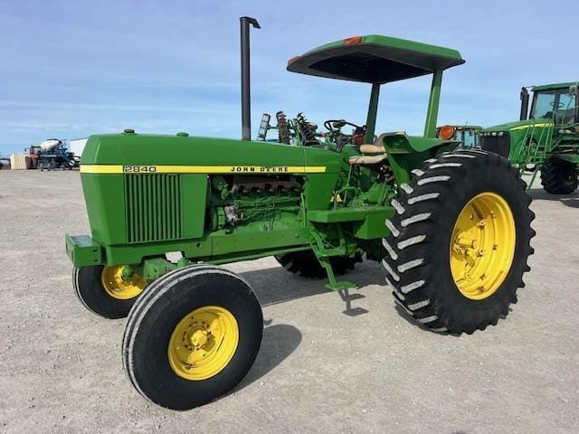 John Deere 2840 Equipment Image0