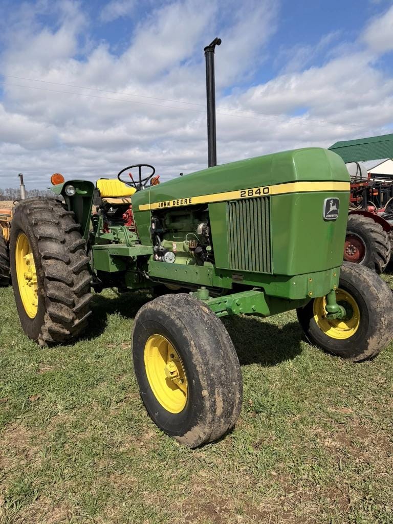 John Deere 2840 Equipment Image0